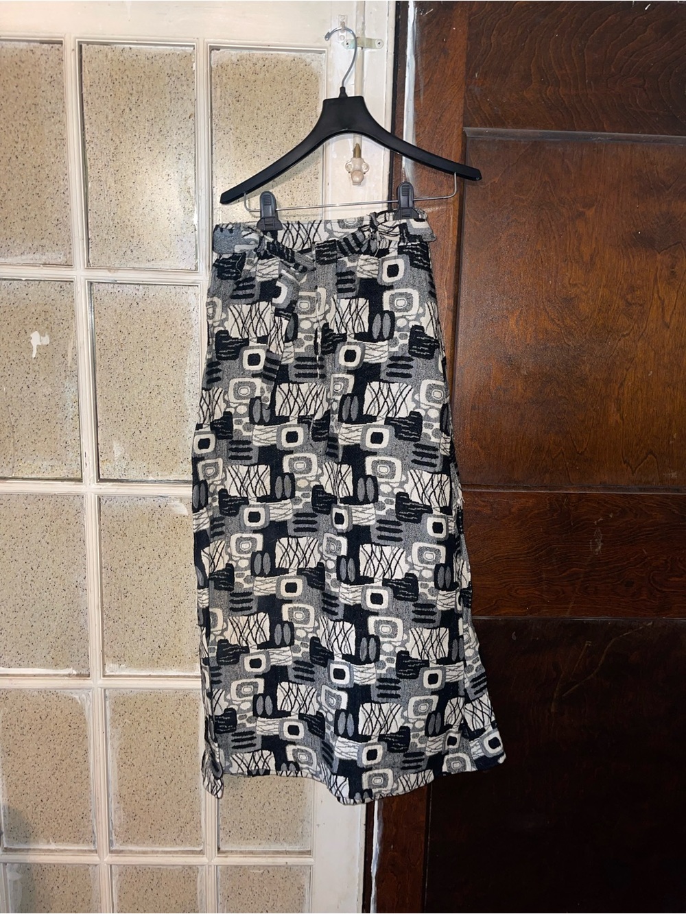 Vintage Women’s Black and Gray Patterned Skirt - Size 11-12